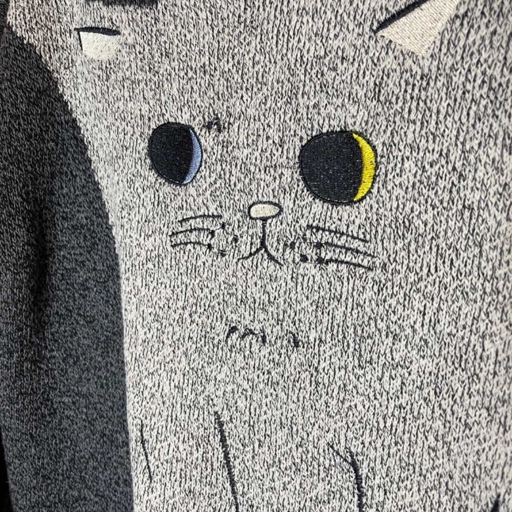 Taking a look cat sweater - Picture 6 of 6